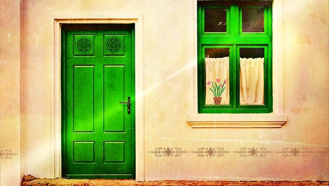 6 Hidden Benefits of Hiring a Handyman To Repair Your Door