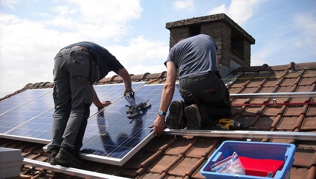 The Benefits of Professional Solar Panel Cleaning