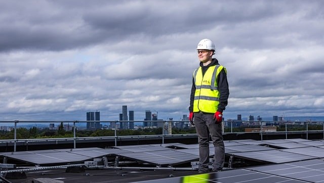 Dirty Solar Panels Could Be Costing You Money This Winter